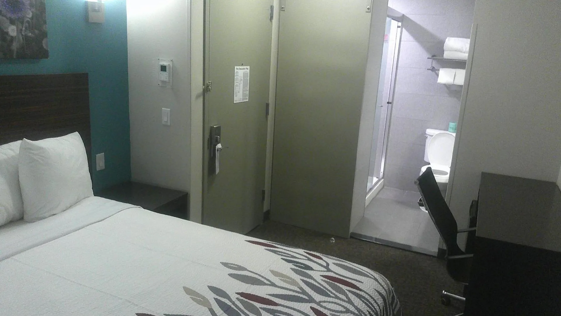 *** Hotel Red Roof Plus Brooklyn - 3Rd Ave New York United States